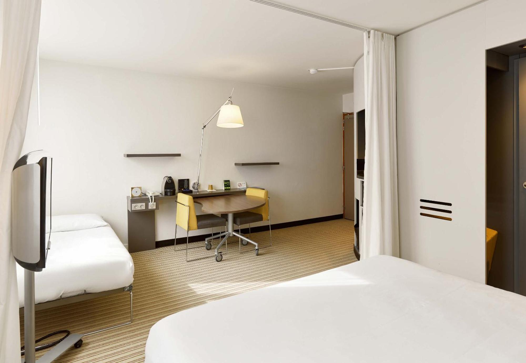 B&B Hotel Rueil-Malmaison Gare Екстер'єр фото