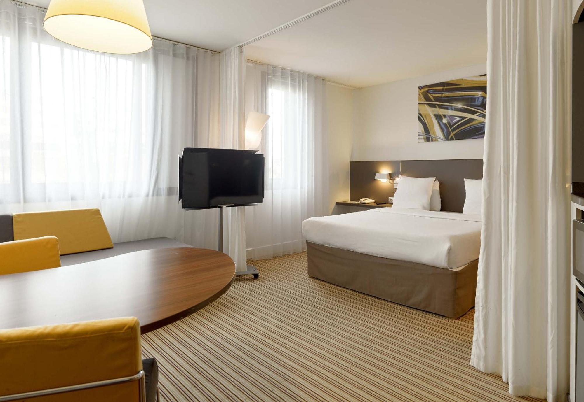 B&B Hotel Rueil-Malmaison Gare Екстер'єр фото