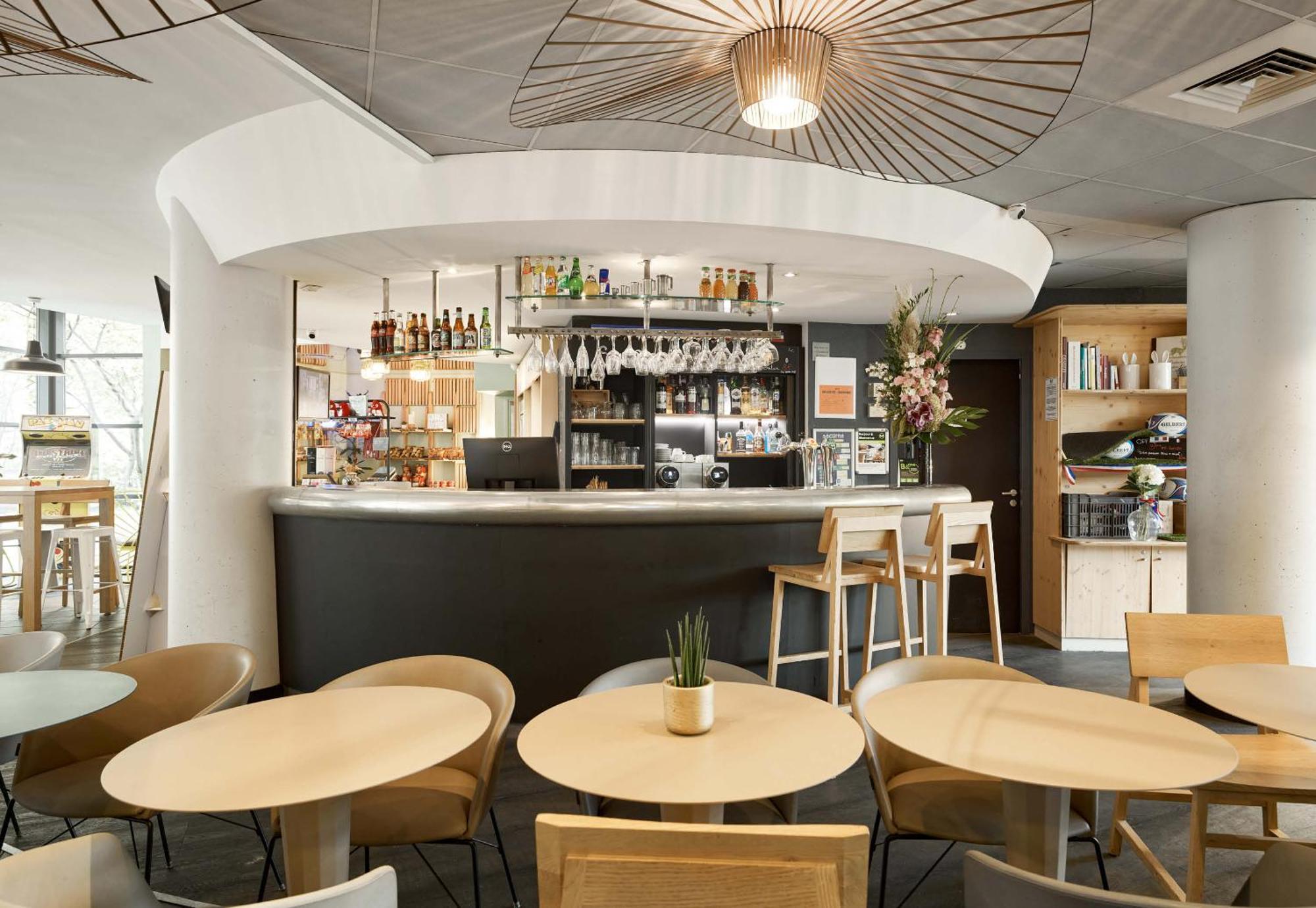 B&B Hotel Rueil-Malmaison Gare Екстер'єр фото
