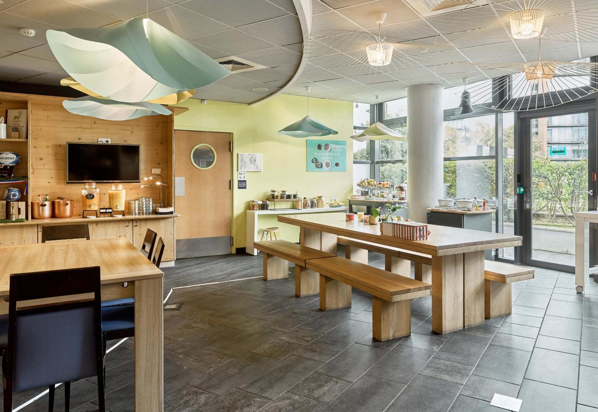 B&B Hotel Rueil-Malmaison Gare Екстер'єр фото