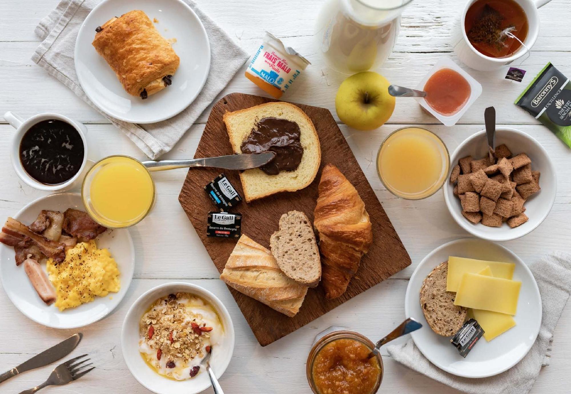 B&B Hotel Rueil-Malmaison Gare Екстер'єр фото
