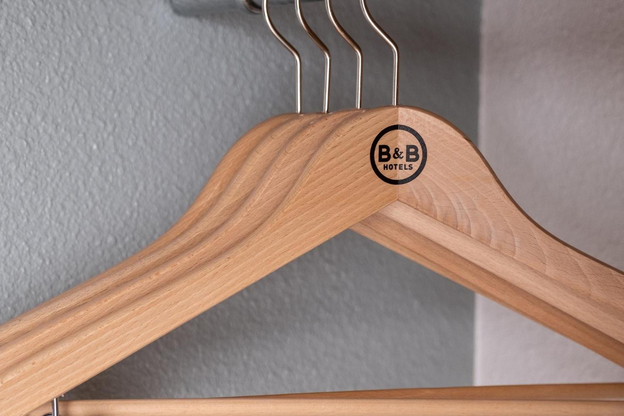 B&B Hotel Rueil-Malmaison Gare Екстер'єр фото