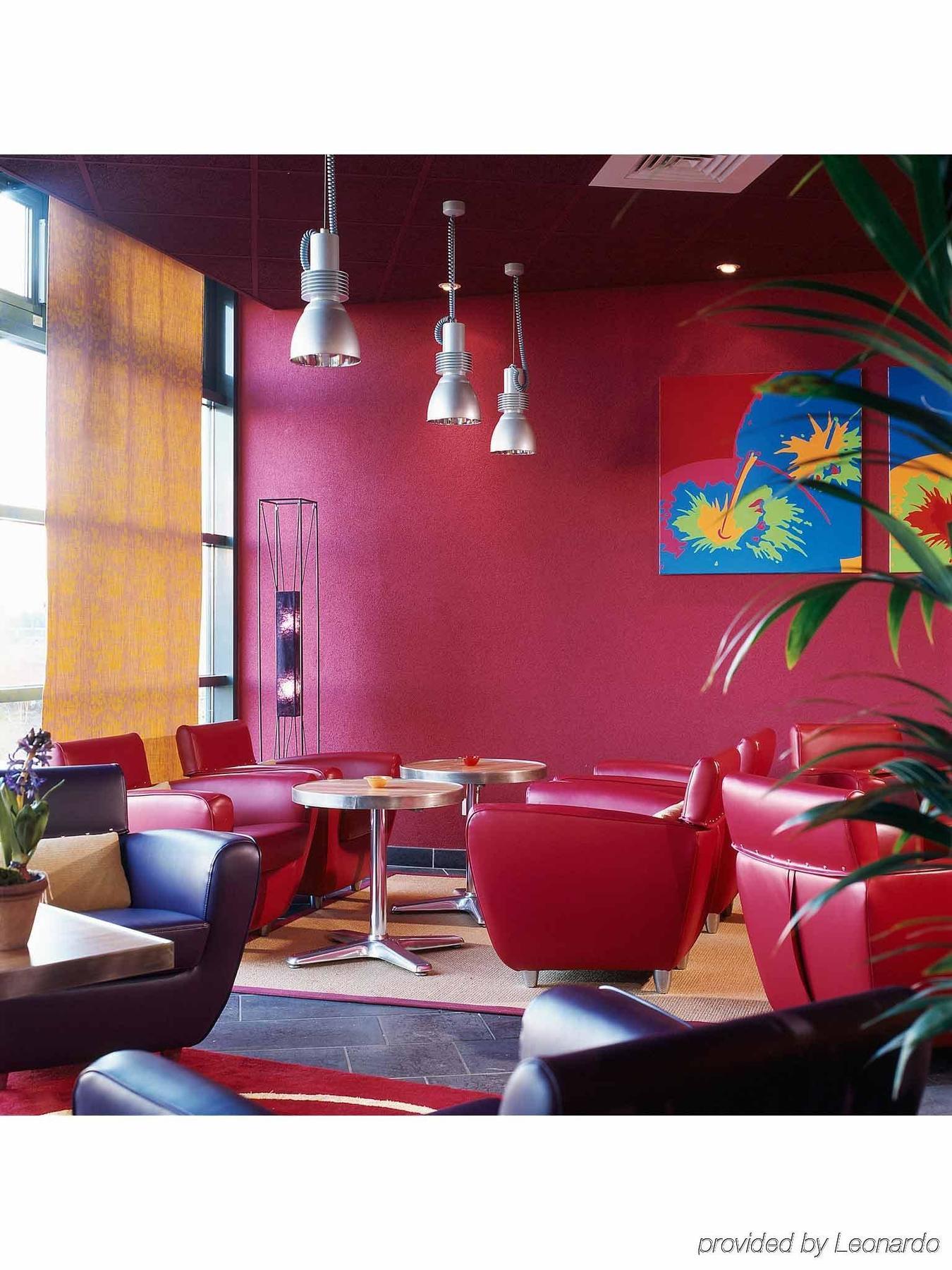 B&B Hotel Rueil-Malmaison Gare Екстер'єр фото
