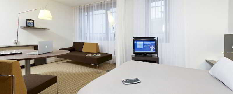 B&B Hotel Rueil-Malmaison Gare Екстер'єр фото