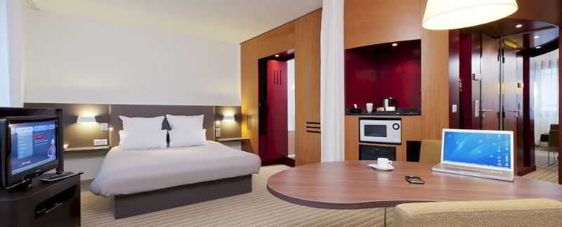 B&B Hotel Rueil-Malmaison Gare Екстер'єр фото