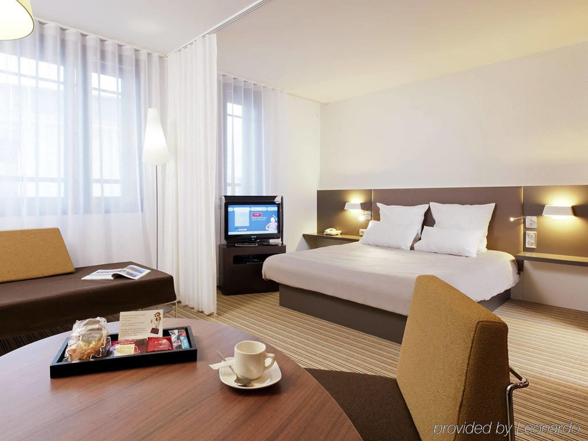B&B Hotel Rueil-Malmaison Gare Екстер'єр фото