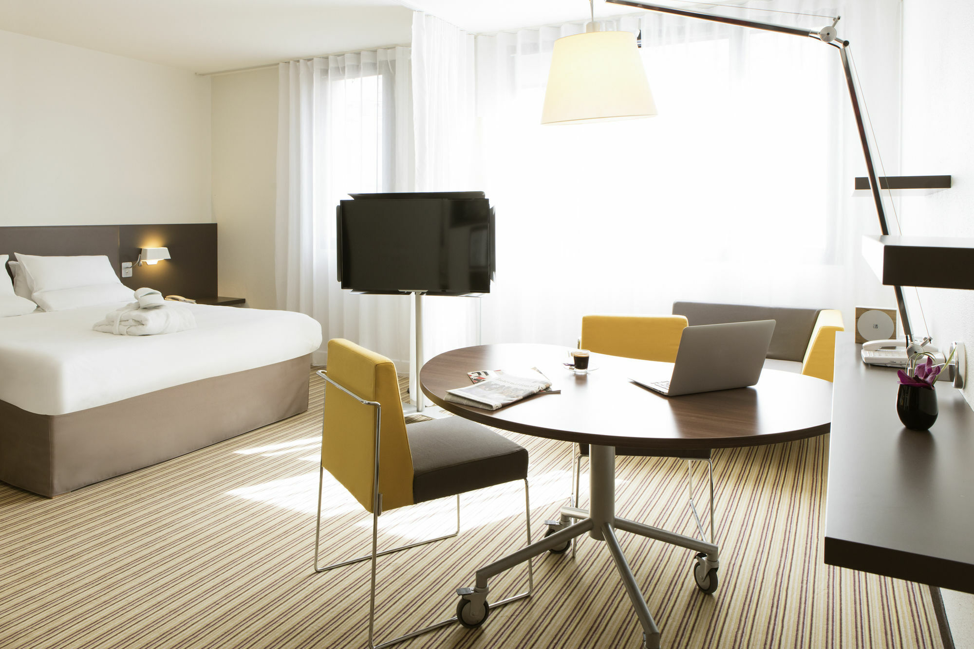B&B Hotel Rueil-Malmaison Gare Екстер'єр фото