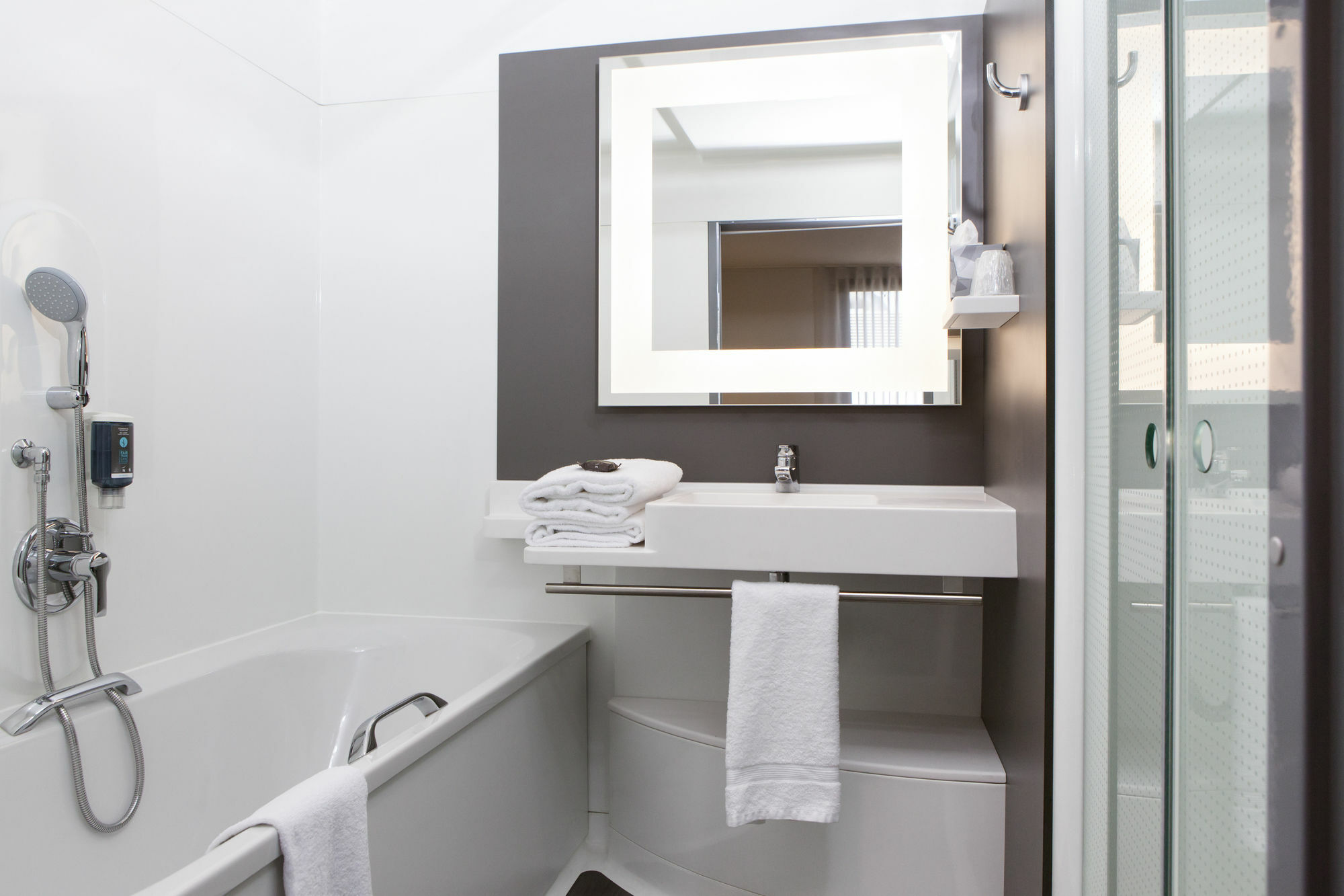B&B Hotel Rueil-Malmaison Gare Екстер'єр фото