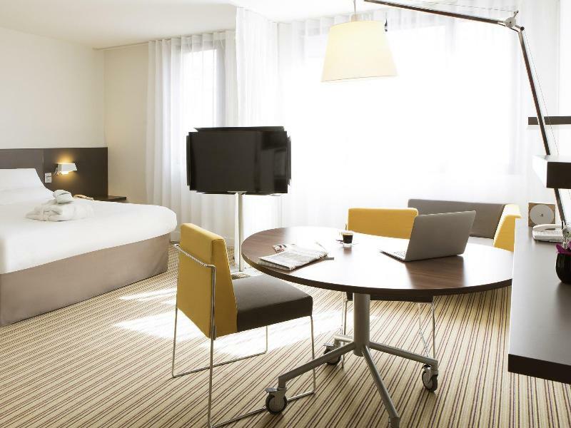 B&B Hotel Rueil-Malmaison Gare Екстер'єр фото